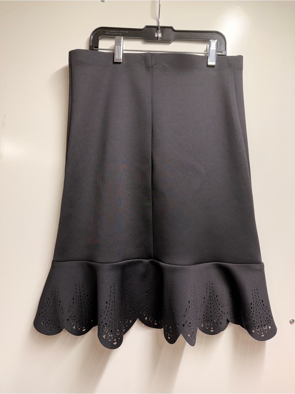 Clover Canyon skirt in black midi ruffle detailing scuba (neoprene) fabric M - Picture 3 of 6